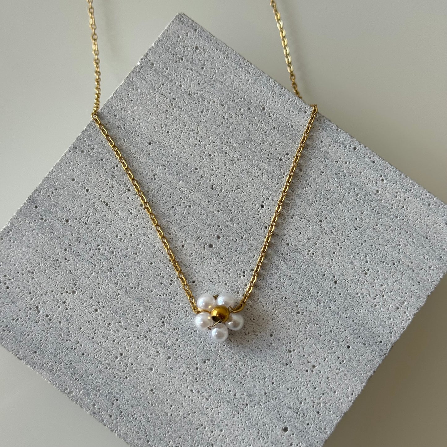 daisy necklace