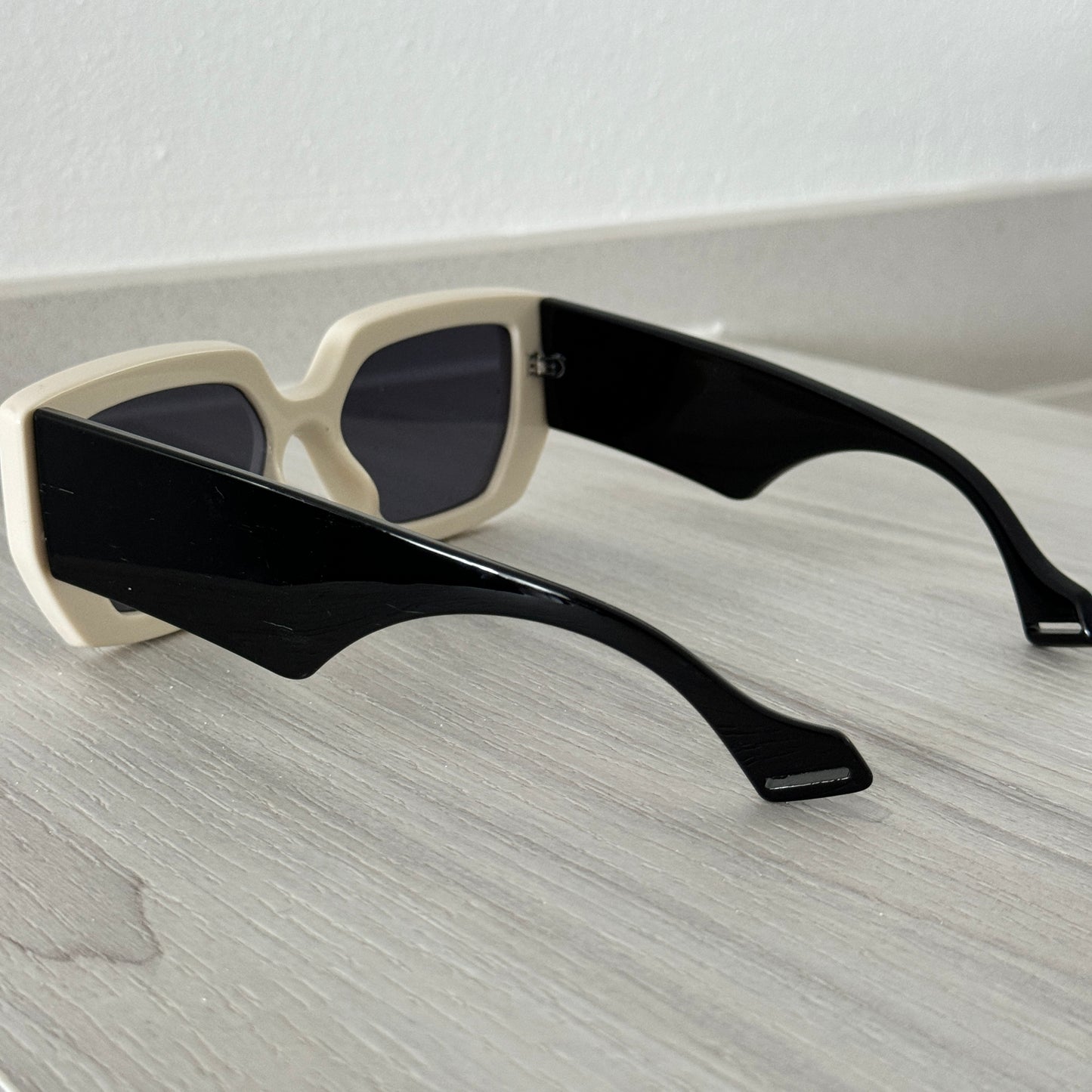 beig & black sunglasses