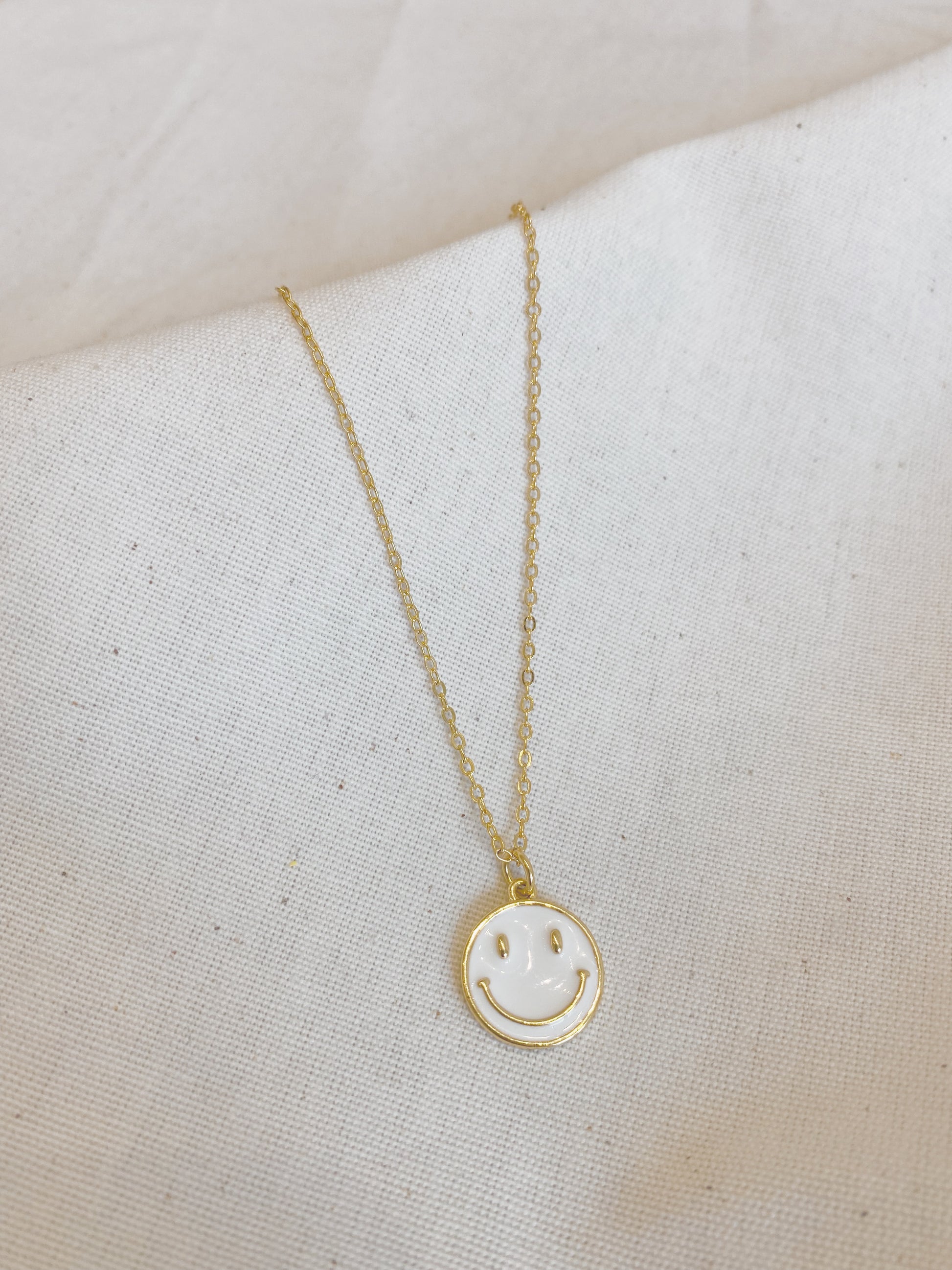 white smiley face necklace - Morena Lucía